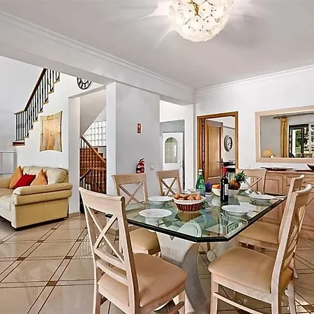 Sleeps 6 With Pool Air Con And Wifi Villa *