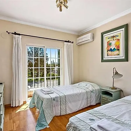 Sleeps 6 With Pool Air Con And Wifi ヴィラ *