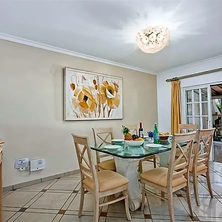ヴィラ Sleeps 6 With Pool Air Con And Wifi *