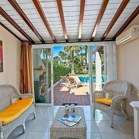 Sleeps 6 With Pool Air Con And Wifi * ヴィラモウラ