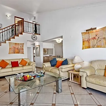 ヴィラ Sleeps 6 With Pool Air Con And Wifi *