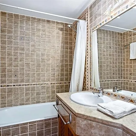 Sleeps 6 With Pool Air Con And Wifi * ヴィラモウラ